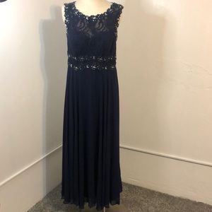 Juno formal dress size XL. Navy.